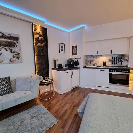 Traumblick! Mitten Im Wasser, Den Wolken Ganz Nah! * Schleswig