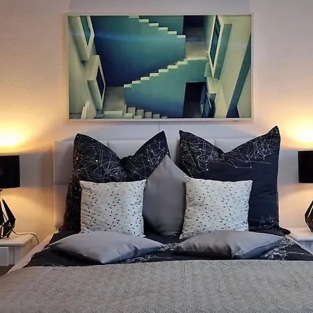 Traumblick! Mitten Im Wasser, Den Wolken Ganz Nah!