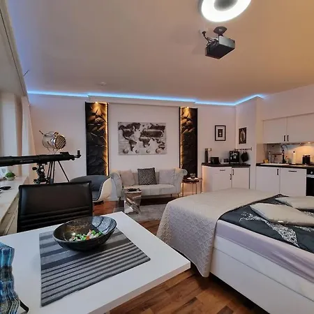 Traumblick! Mitten Im Wasser, Den Wolken Ganz Nah! Apartment